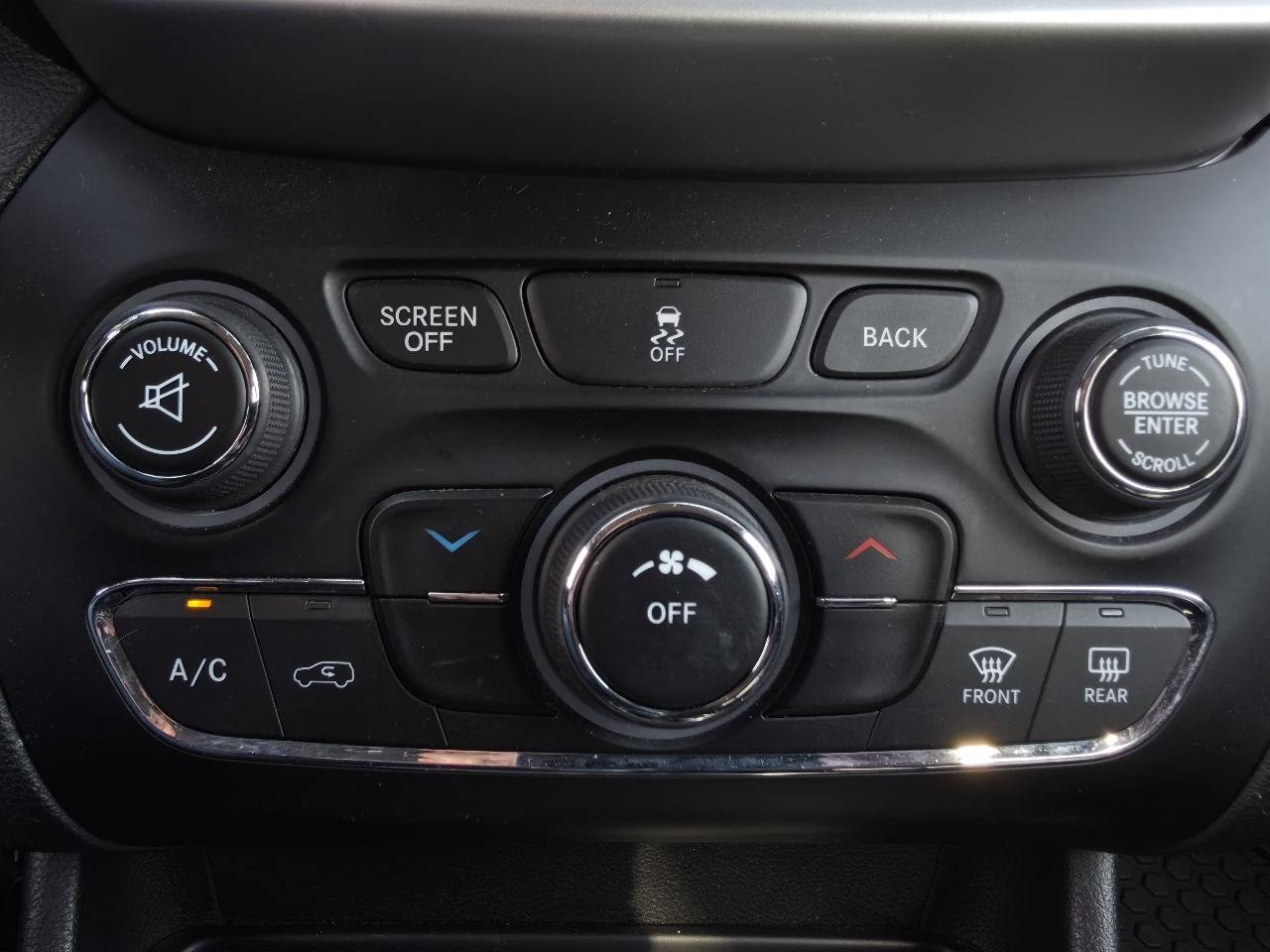 Used 2015 Jeep Cherokee Trailhawk w/ Cold Weather Group AWD/4WD image 36
