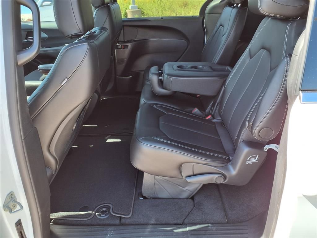 New 2026 Chrysler Pacifica Select image 26