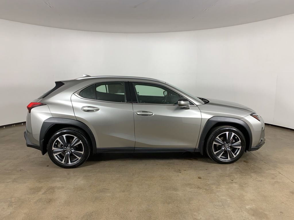 Used 2022 Lexus UX 200 w/ Accessory Package (Z1) image 7