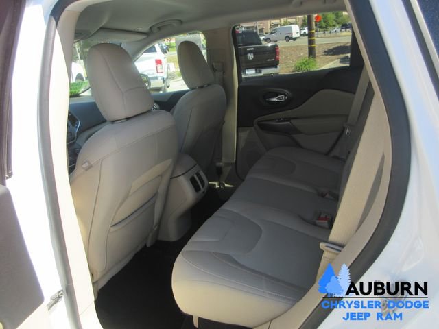 Used 2019 Jeep Cherokee Latitude w/ Popular Appearance Group image 18