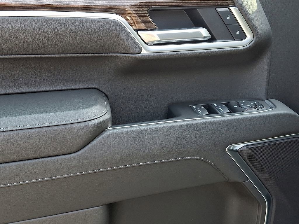 Used 2025 Chevrolet Silverado 1500 LT image 12