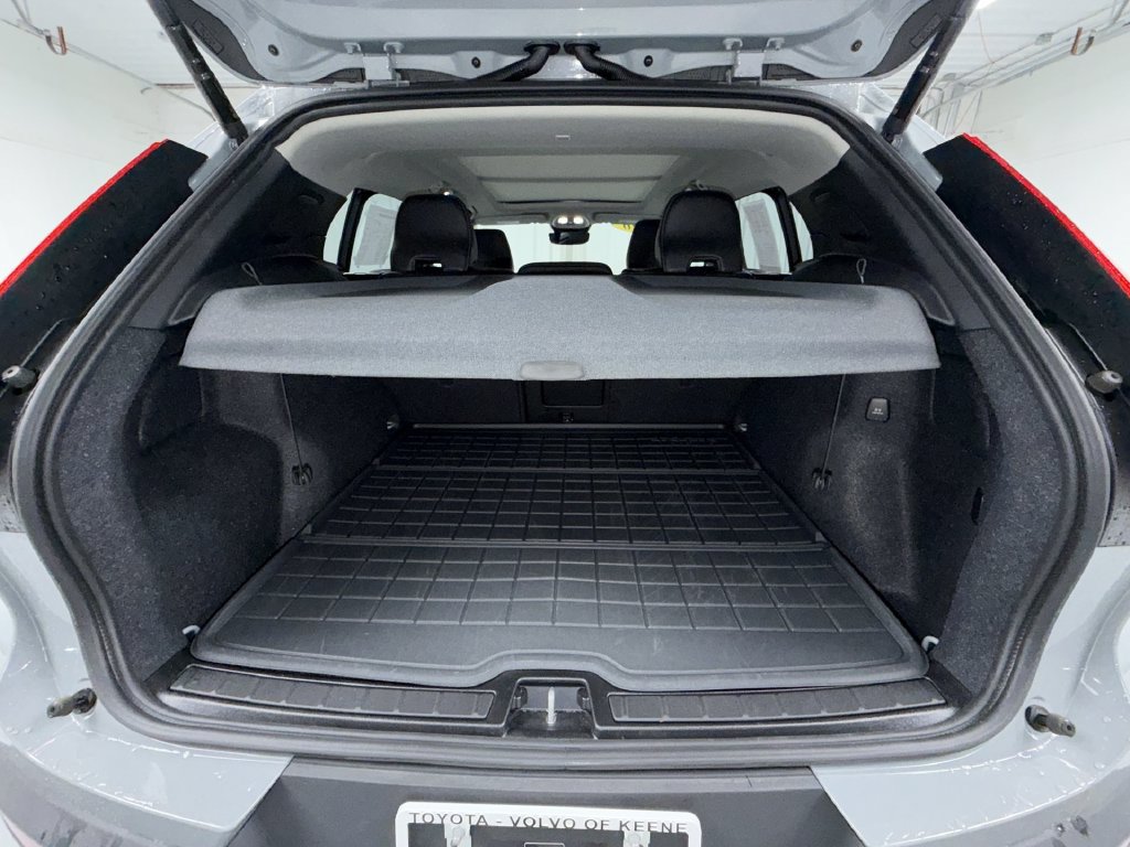 Used 2026 Volvo XC40 B5 Plus w/ Protection Package Premier AWD/4WD image 16