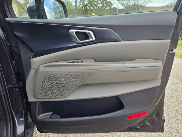 Used 2025 Kia Carnival image 27