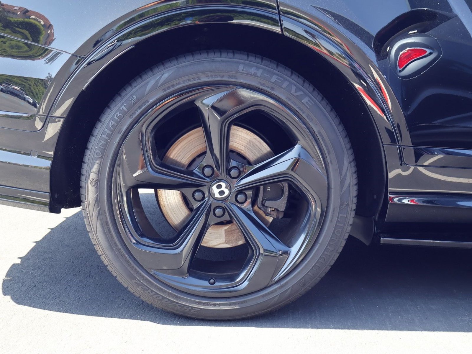 Certified 2022 Bentley Bentayga AWD/4WD image 14
