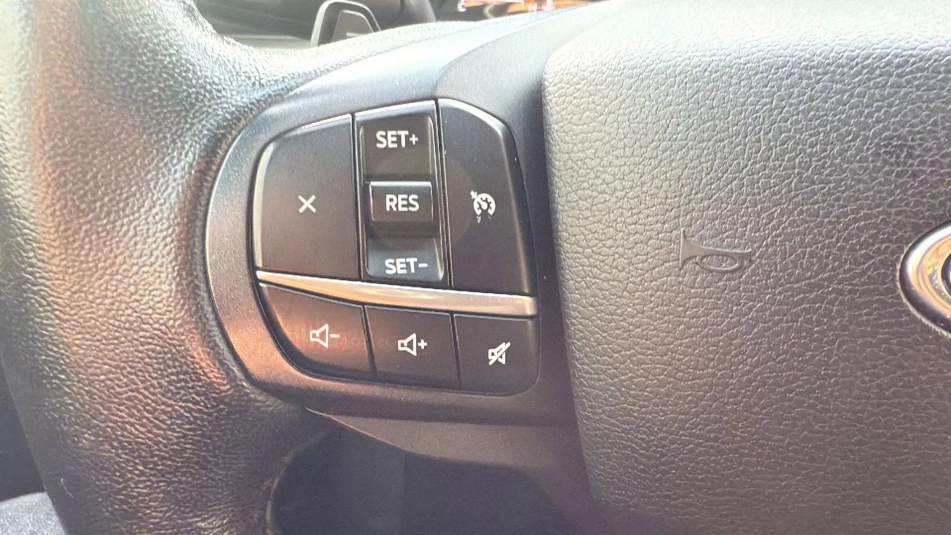 Used 2020 Ford Explorer XLT w/ Comfort Package image 12