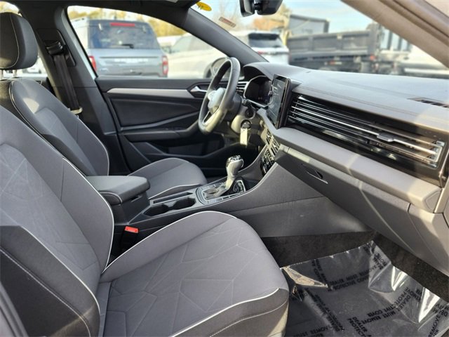 Used 2025 Volkswagen Jetta Sport image 11