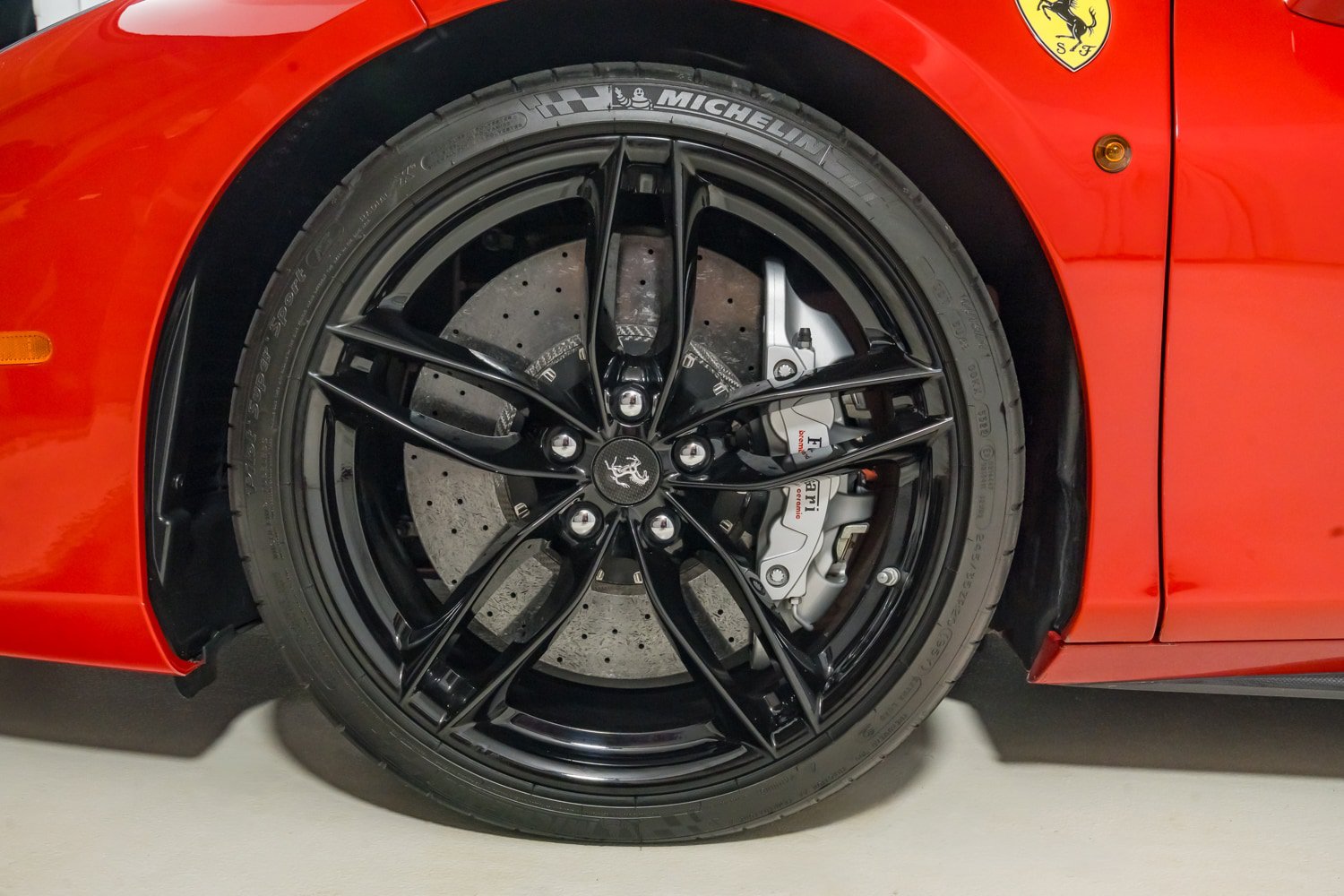 Used 2018 Ferrari 488 GTB RWD image 12