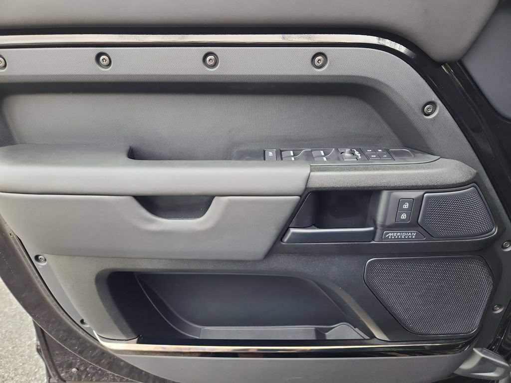 New 2026 Land Rover Defender 110 OCTA AWD/4WD image 22