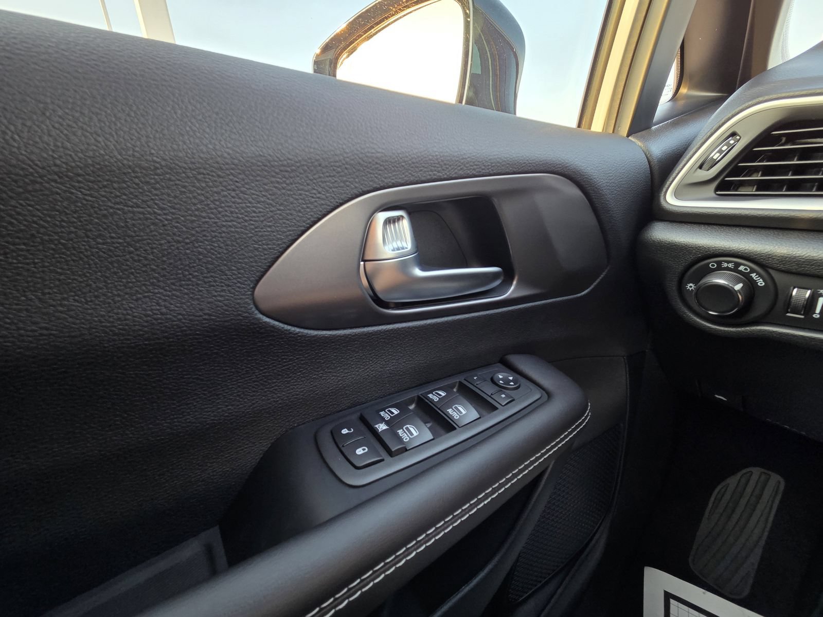 New 2026 Chrysler Voyager LX FWD image 33
