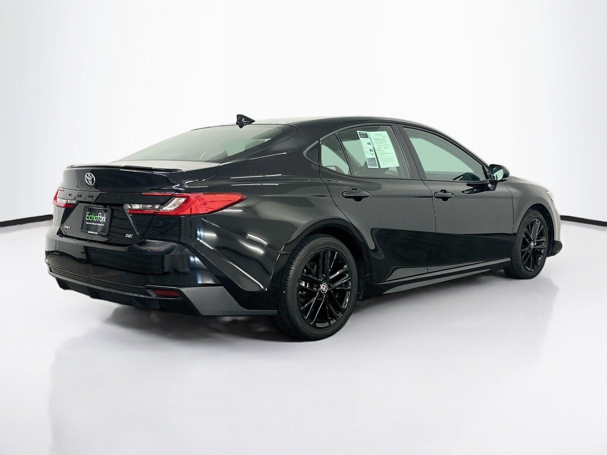 Used 2025 Toyota Camry SE FWD image 9