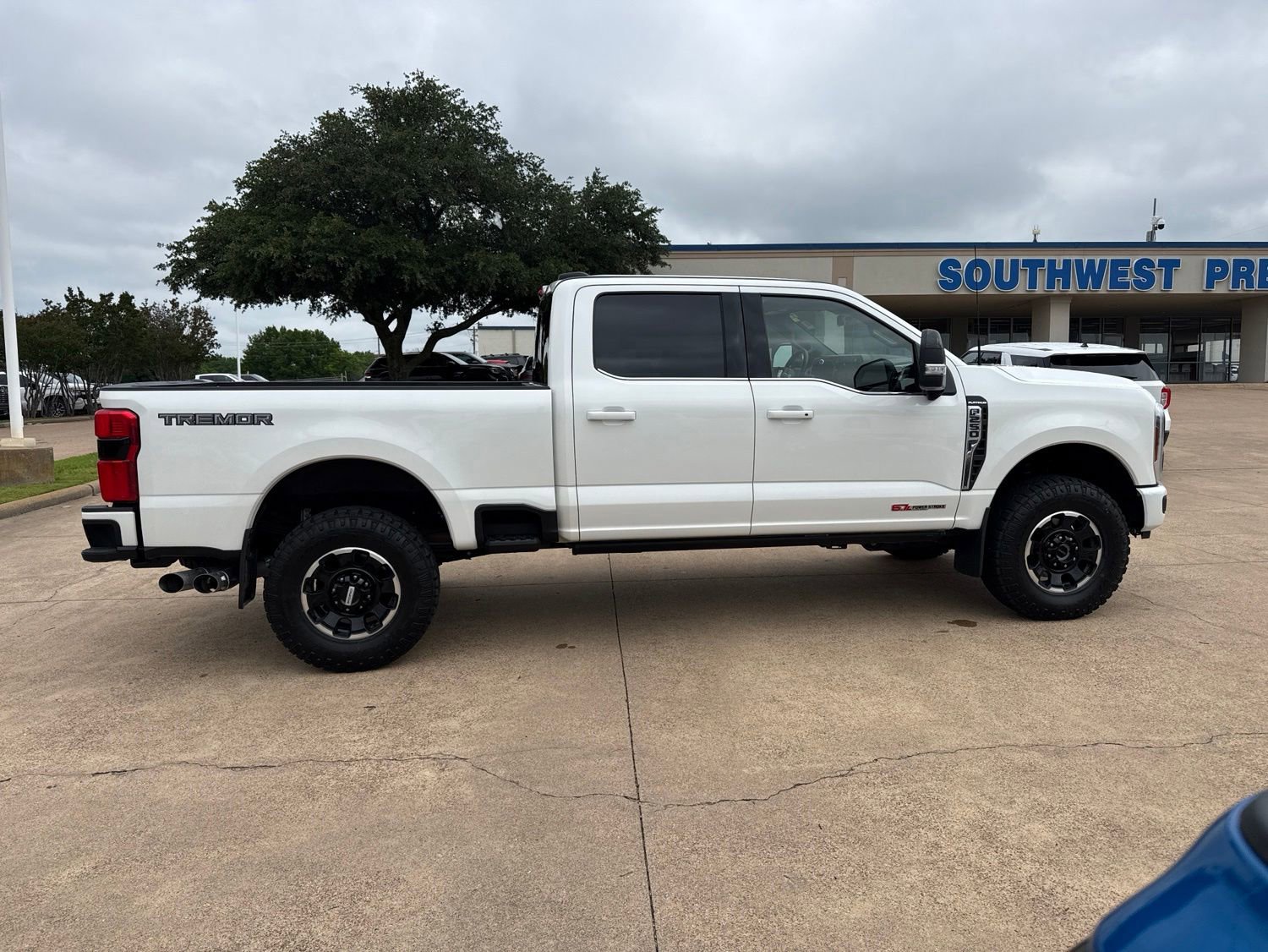 Used 2024 Ford F250 Platinum w/ Tremor Off-Road Package AWD/4WD image 7