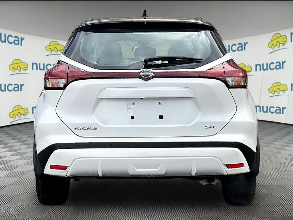 Used 2023 Nissan Kicks SR w/ SR Premium Package FWD image 5