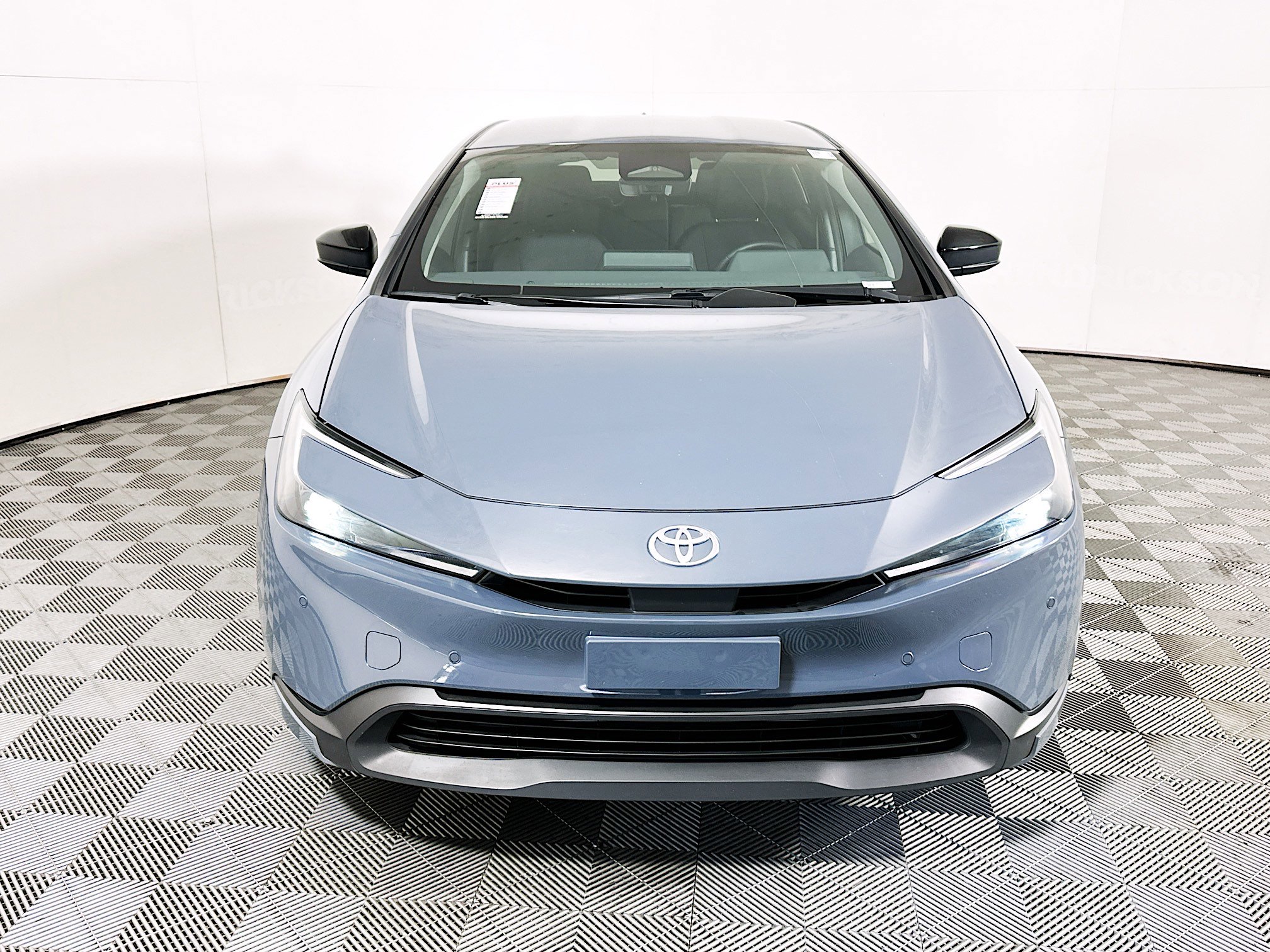 Used 2024 Toyota Prius LE image 8