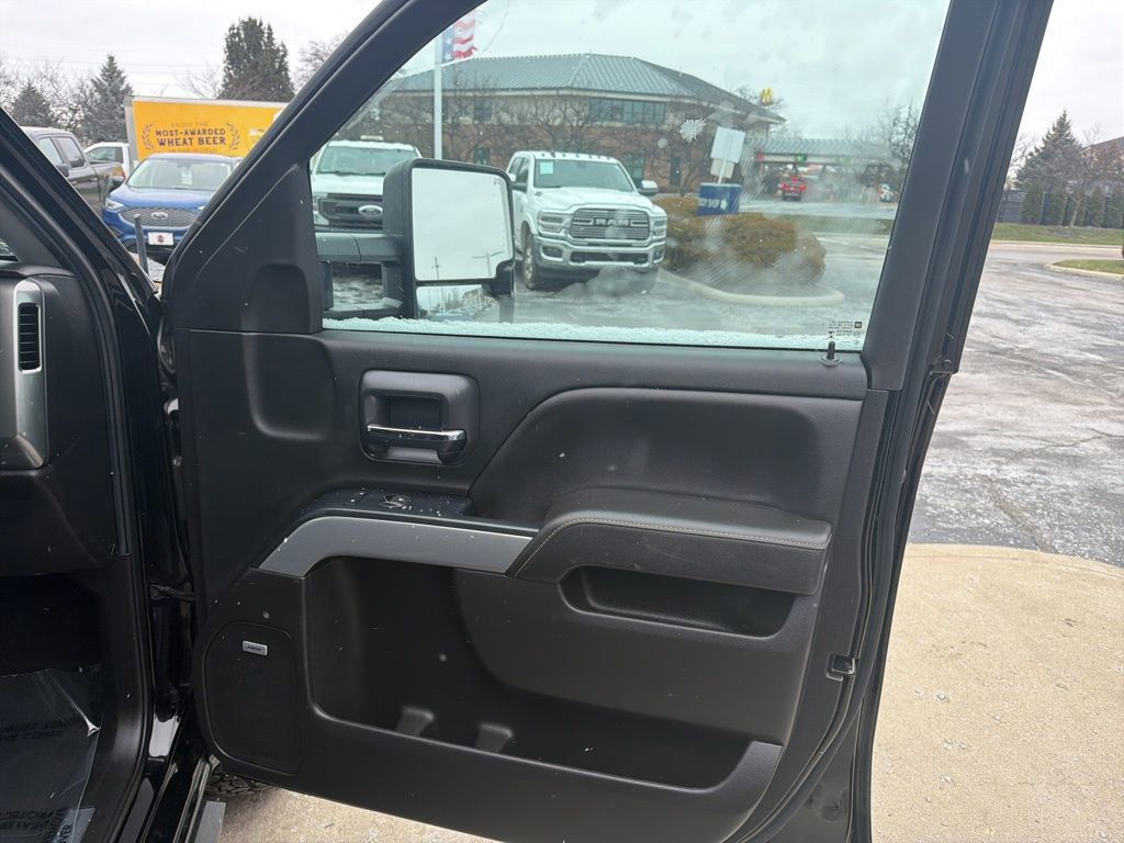 Used 2018 Chevrolet Silverado 1500 LT w/ Midnight Edition image 28