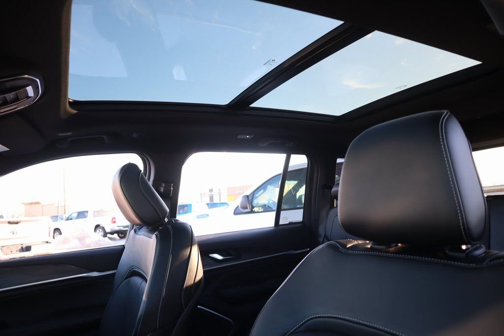 New 2026 Jeep Grand Cherokee Limited image 16