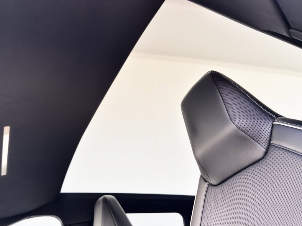 Used 2025 Tesla Cybertruck AWD Crew Cab image 27