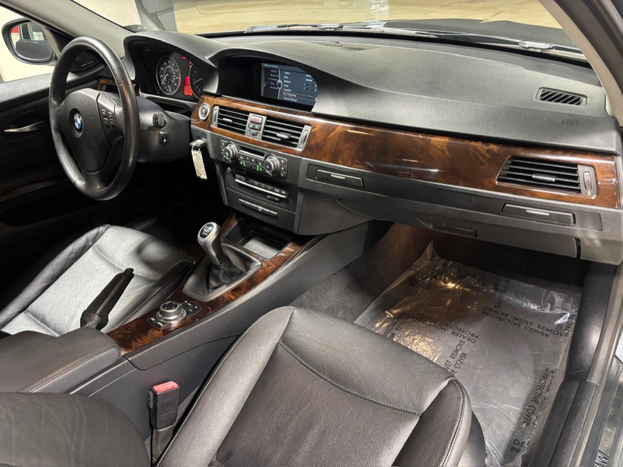 Used 2011 BMW 335i xDrive Sedan image 12