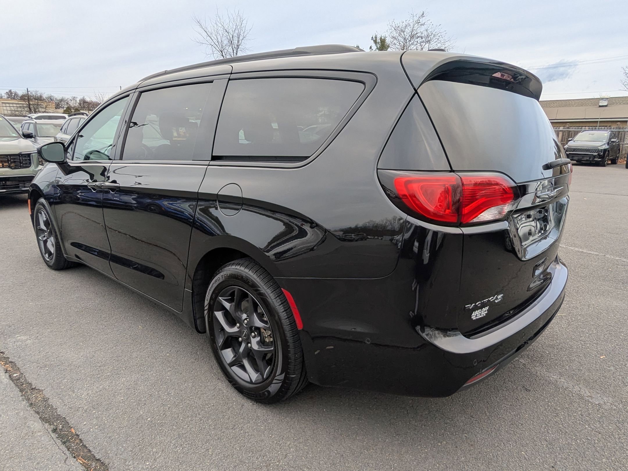Used 2019 Chrysler Pacifica Touring-L Plus w/ Advanced Safetytec Group image 4