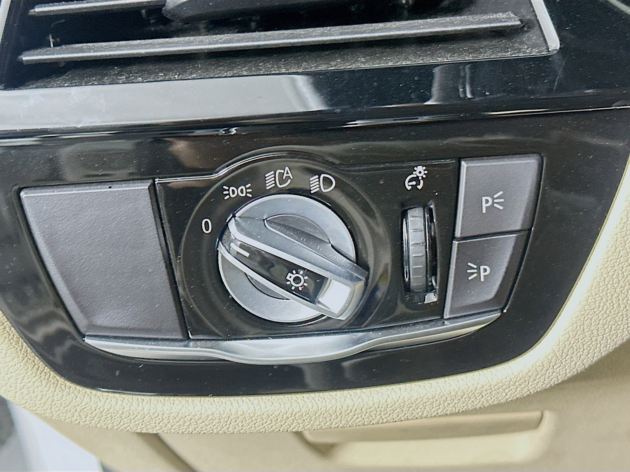 Used 2023 BMW 530e w/ Premium Package RWD image 17