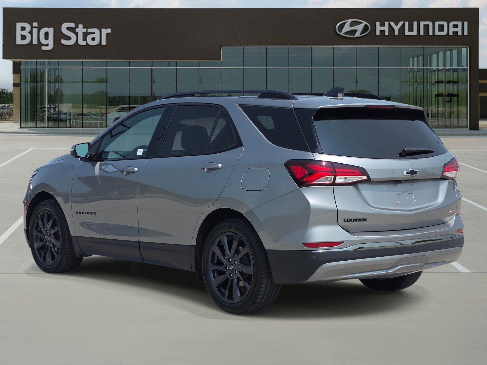Used 2023 Chevrolet Equinox RS w/ RS Leather Package FWD image 3