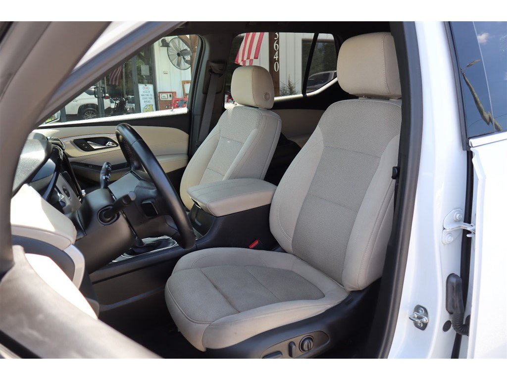 Used 2023 Chevrolet Traverse LT w/ LPO, Cargo Package AWD/4WD image 11