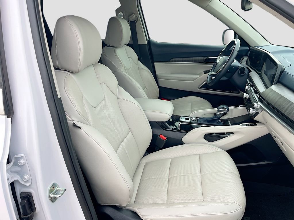 Used 2023 Kia Telluride EX w/ EX Captain's Chair Package image 31