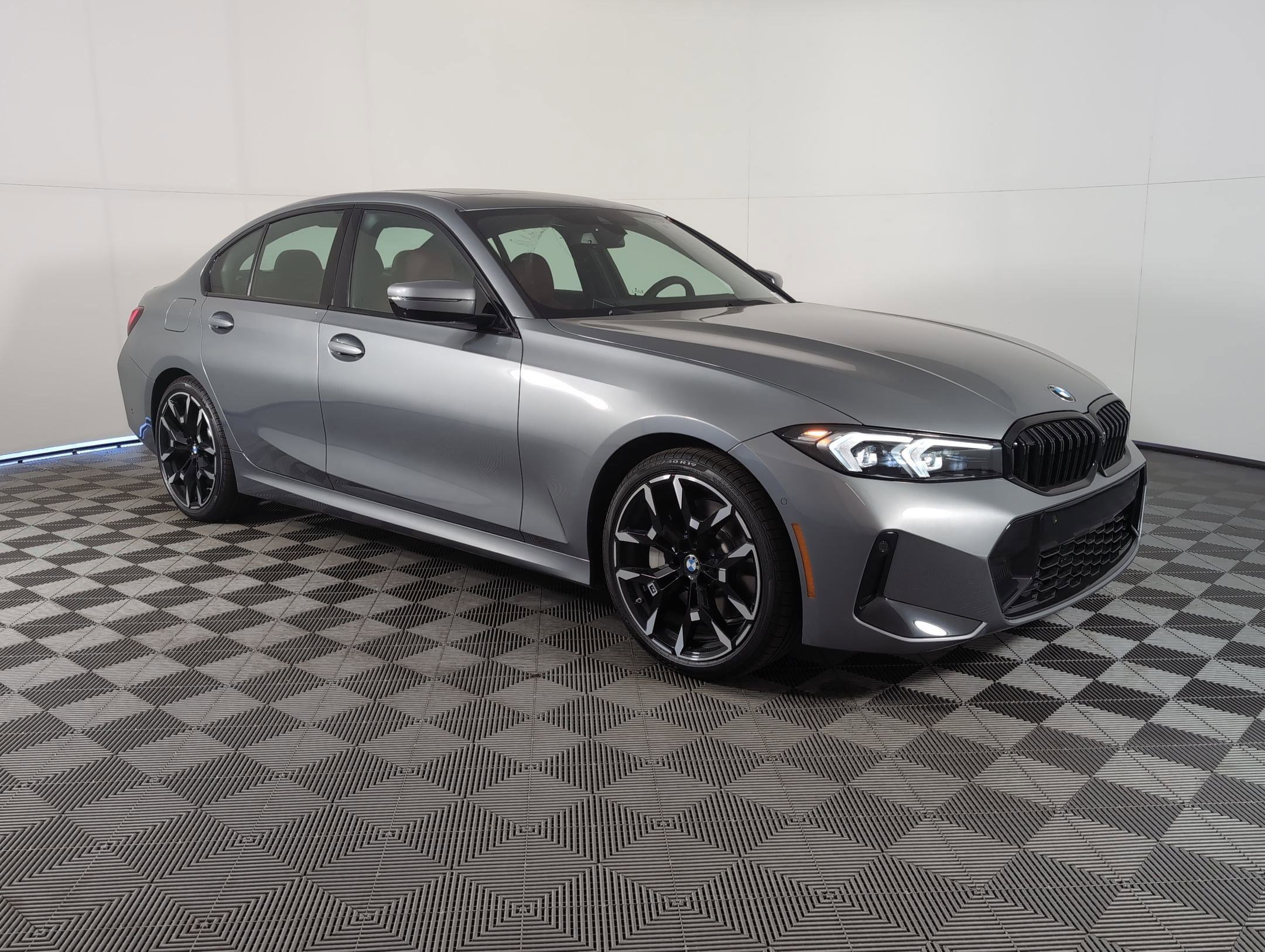 Used 2026 BMW 330i Sedan w/ M Sport Package image 6