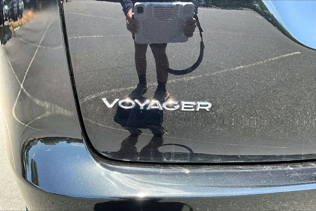 Used 2023 Chrysler Voyager LX FWD image 23