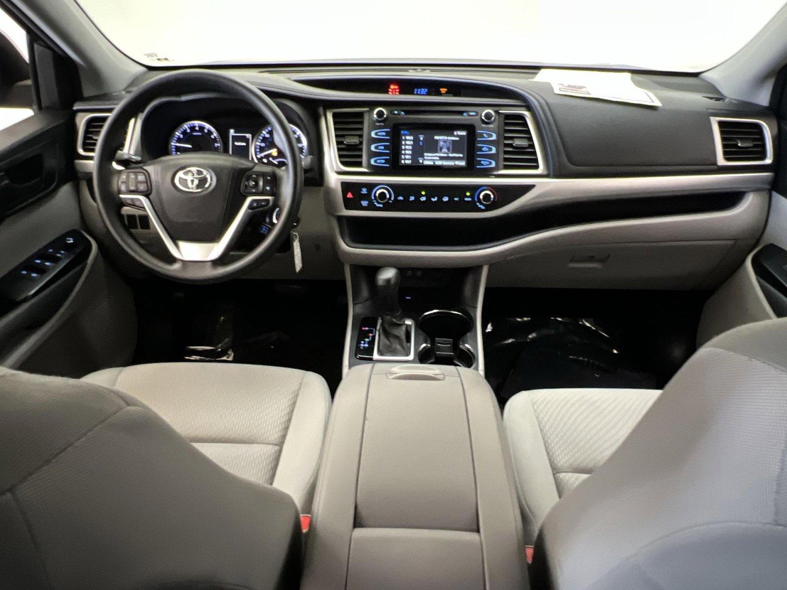 Used 2017 Toyota Highlander LE FWD image 22