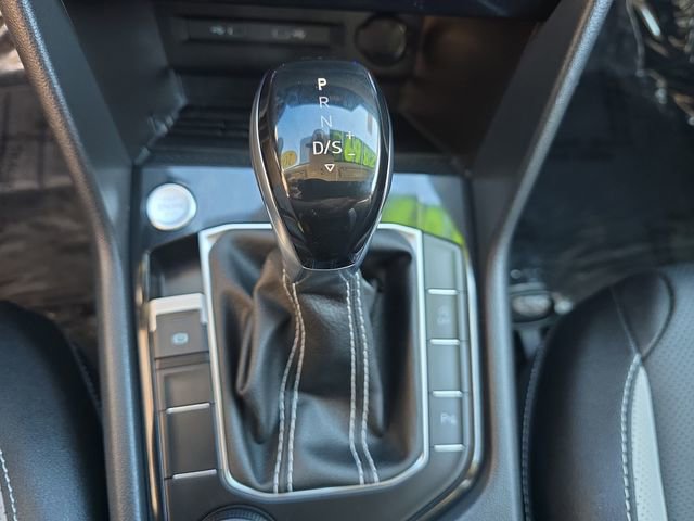 Used 2025 Volkswagen Taos SEL image 18