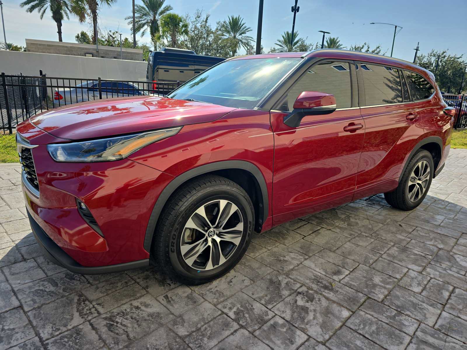 Used 2021 Toyota Highlander XLE image 7