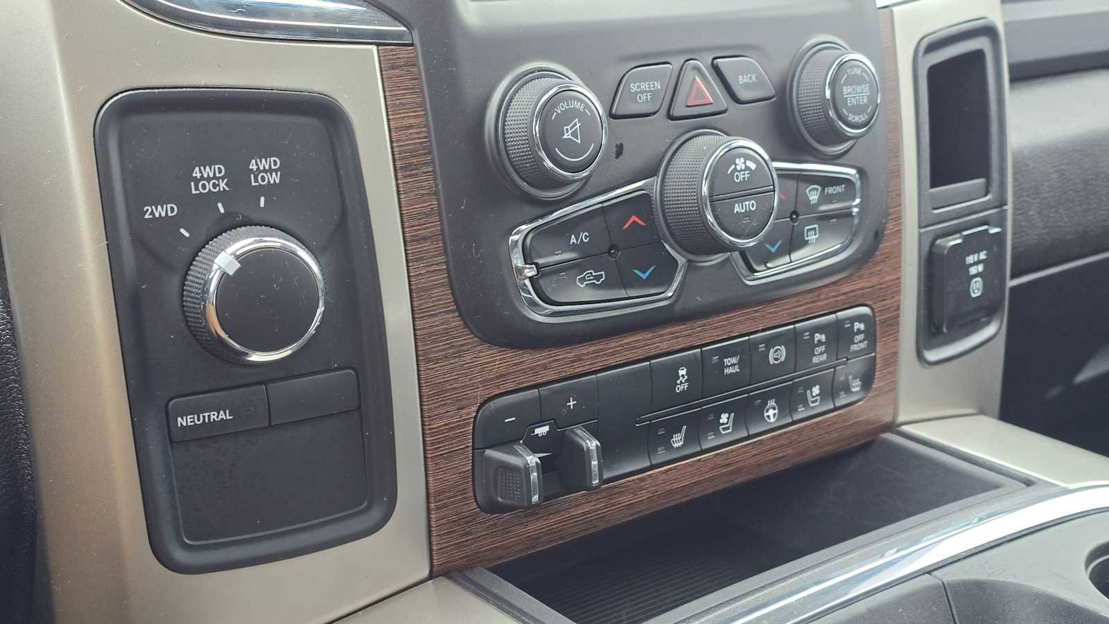 Used 2018 RAM 3500 Laramie w/ Convenience Group image 33