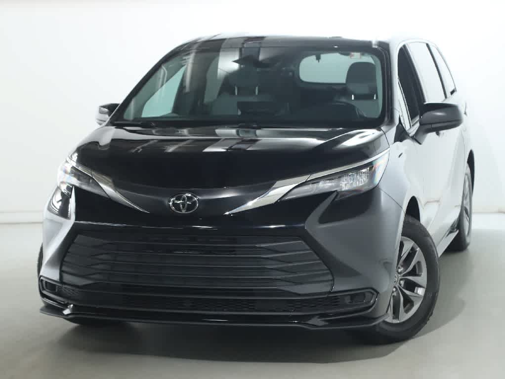 Certified 2026 Toyota Sienna LE AWD/4WD image 3
