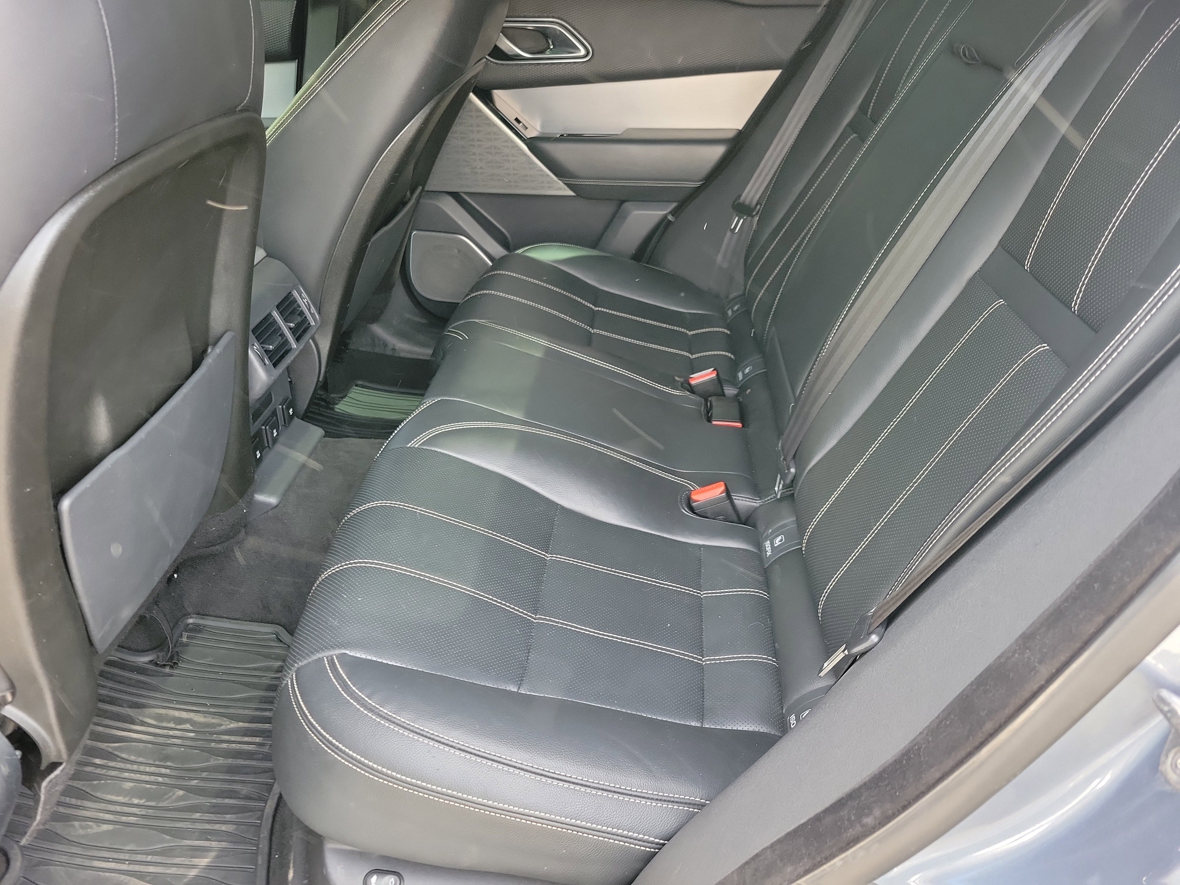 Used 2019 Land Rover Range Rover Velar R-Dynamic SE image 8