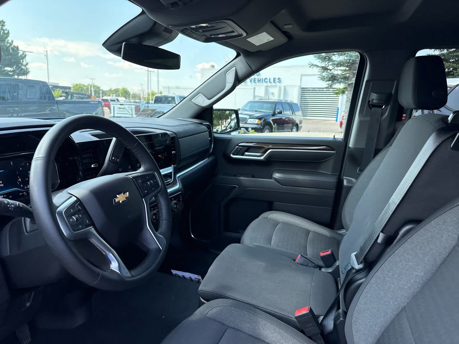 Used 2025 Chevrolet Silverado 1500 LT AWD/4WD image 8