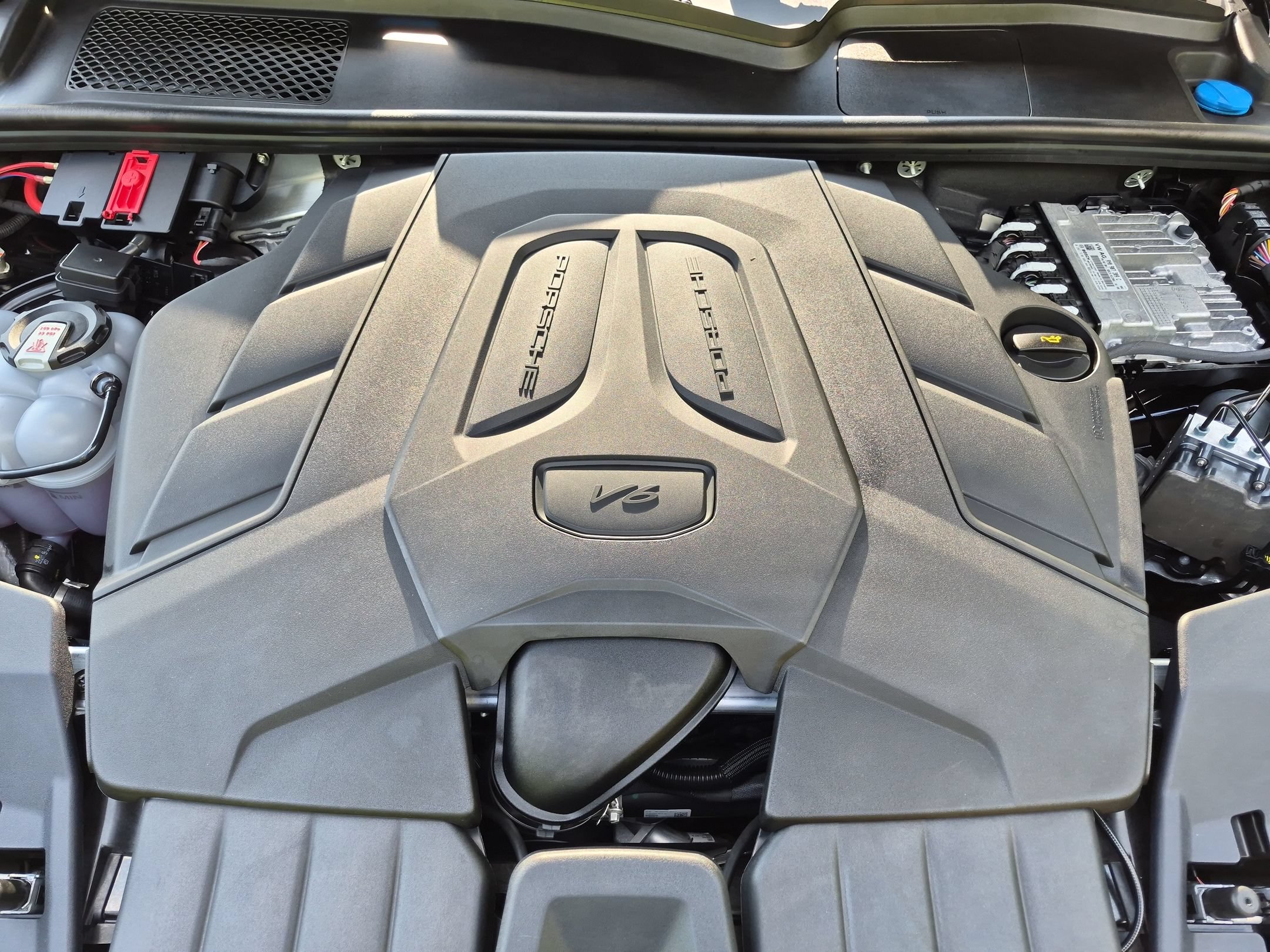 Certified 2024 Porsche Cayenne AWD/4WD image 35