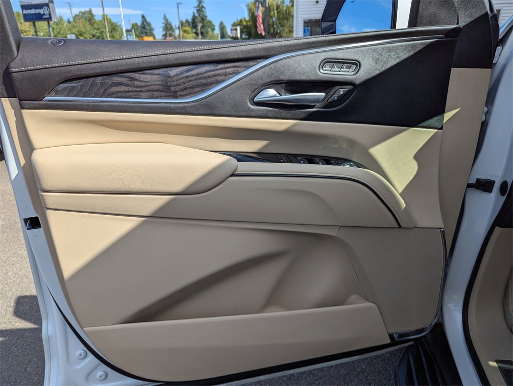 Used 2022 Cadillac Escalade Premium Luxury image 10