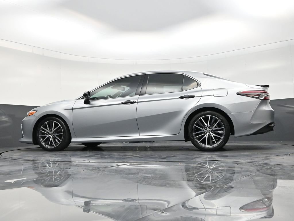 Used 2022 Toyota Camry XLE w/ Navigation Package FWD image 22