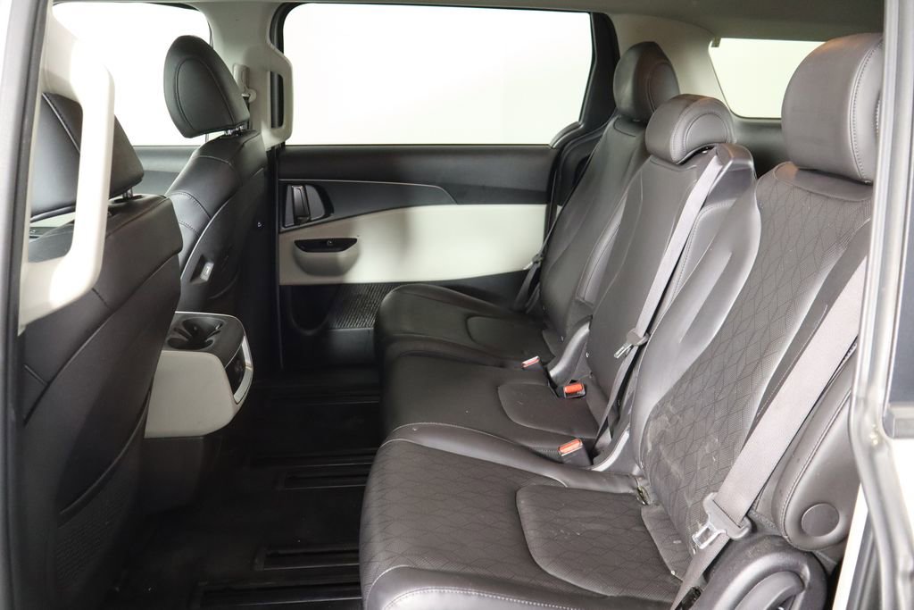 Used 2022 Kia Carnival LX FWD image 16