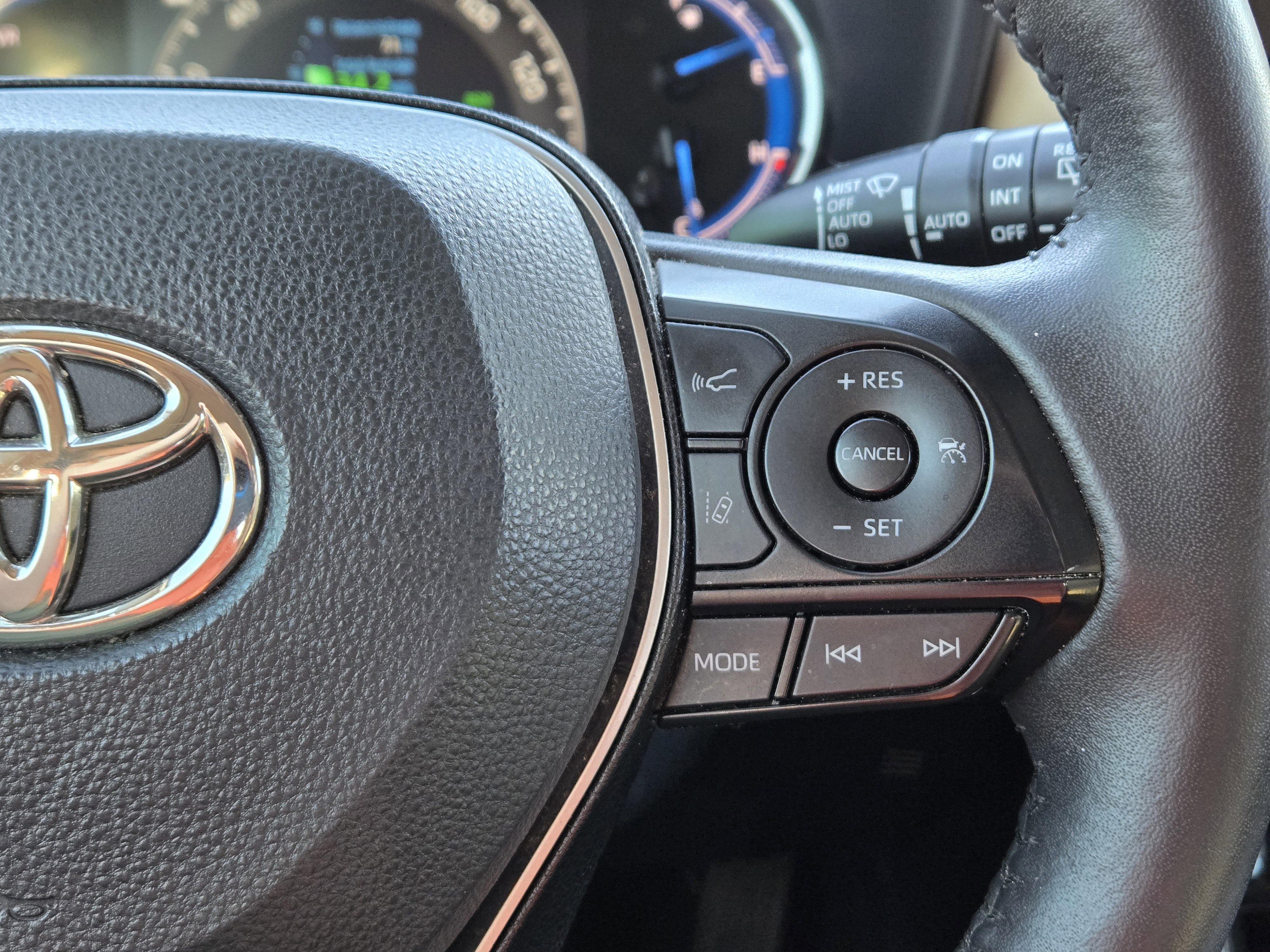 Used 2023 Toyota RAV4 XLE Premium image 24