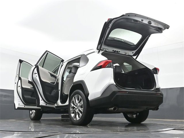 Used 2020 Toyota RAV4 XLE Premium image 55