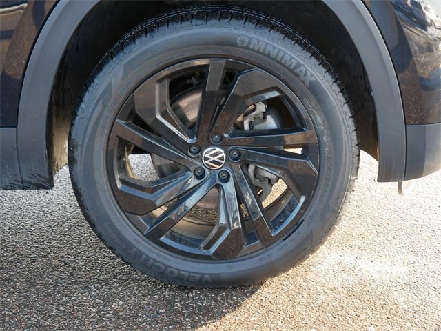 Used 2022 Volkswagen Atlas SE w/ Black Wheel Package image 9