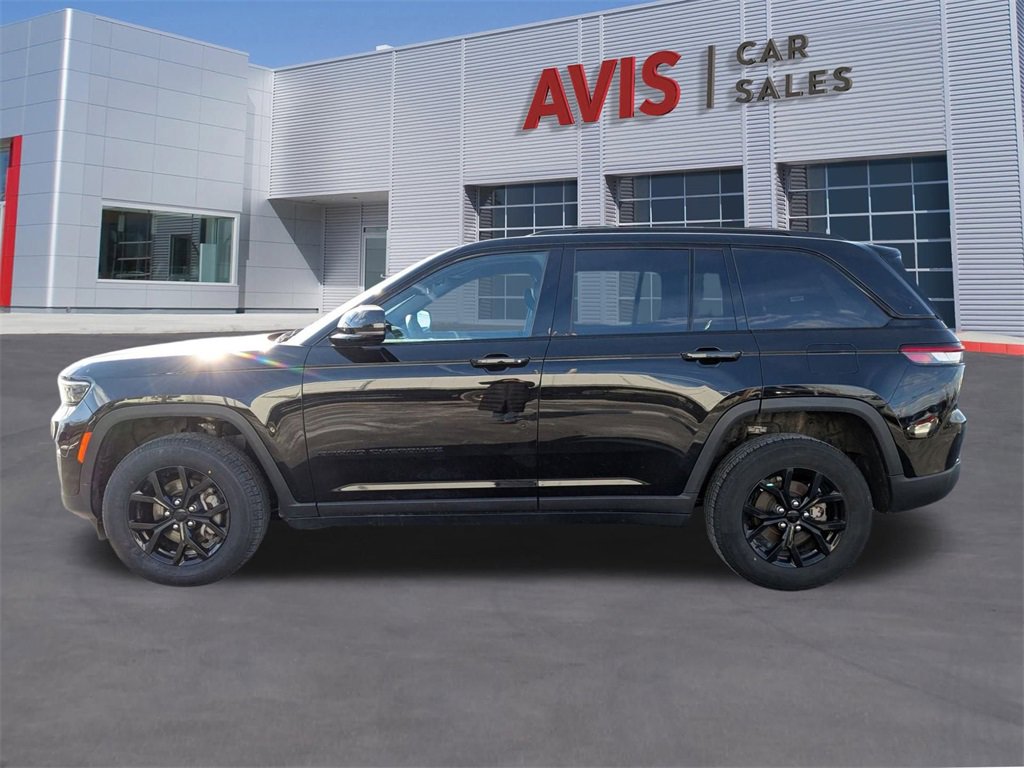 Used 2024 Jeep Grand Cherokee Altitude image 2