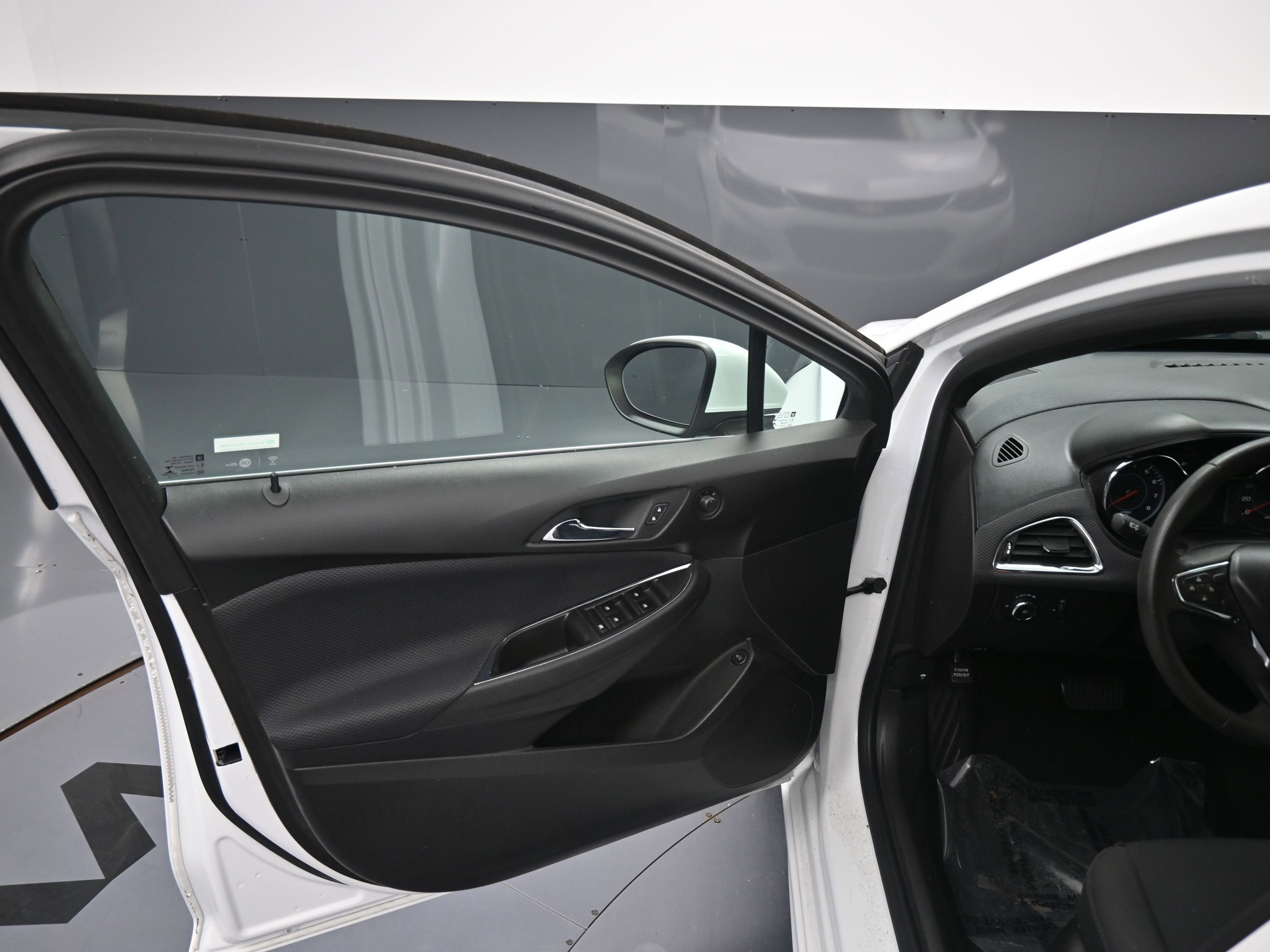 Used 2016 Chevrolet Cruze LT w/ Convenience Package image 17