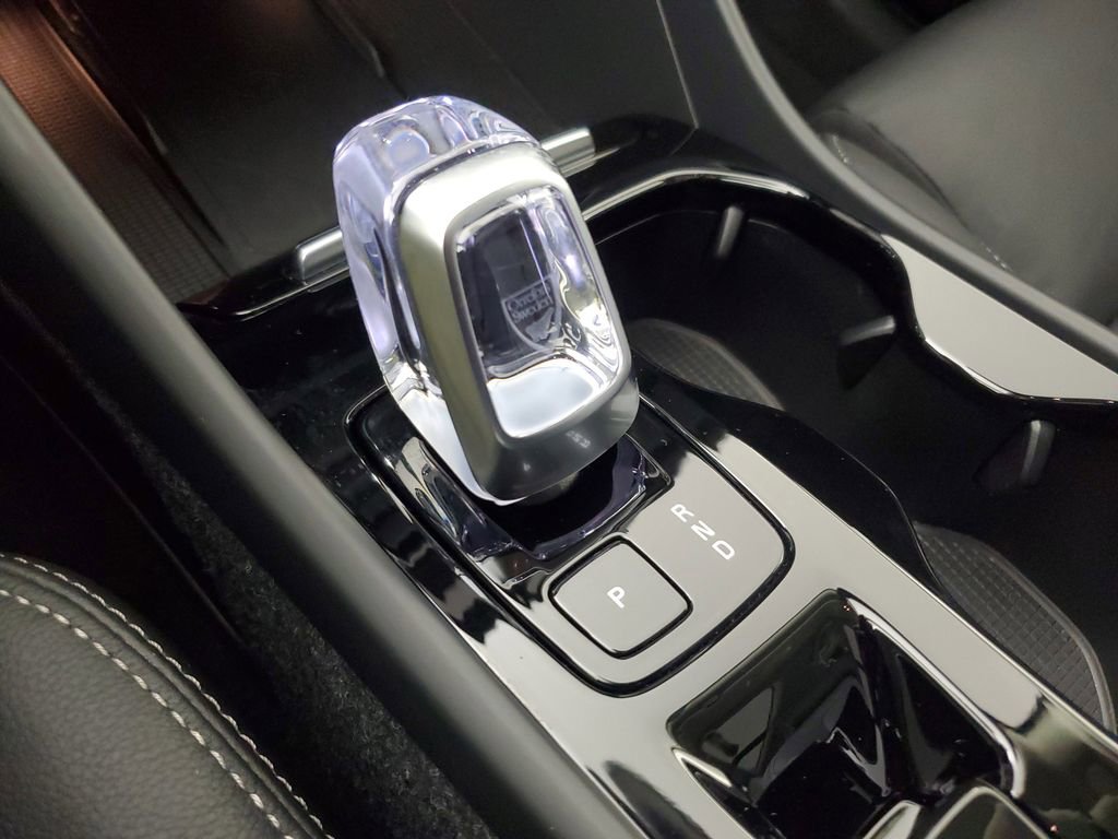 Certified 2025 Volvo XC40 B5 Plus image 35