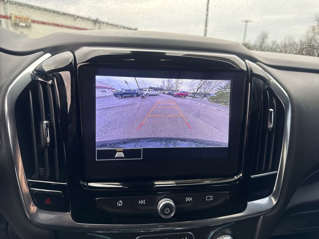 Used 2023 Chevrolet Traverse LT image 17