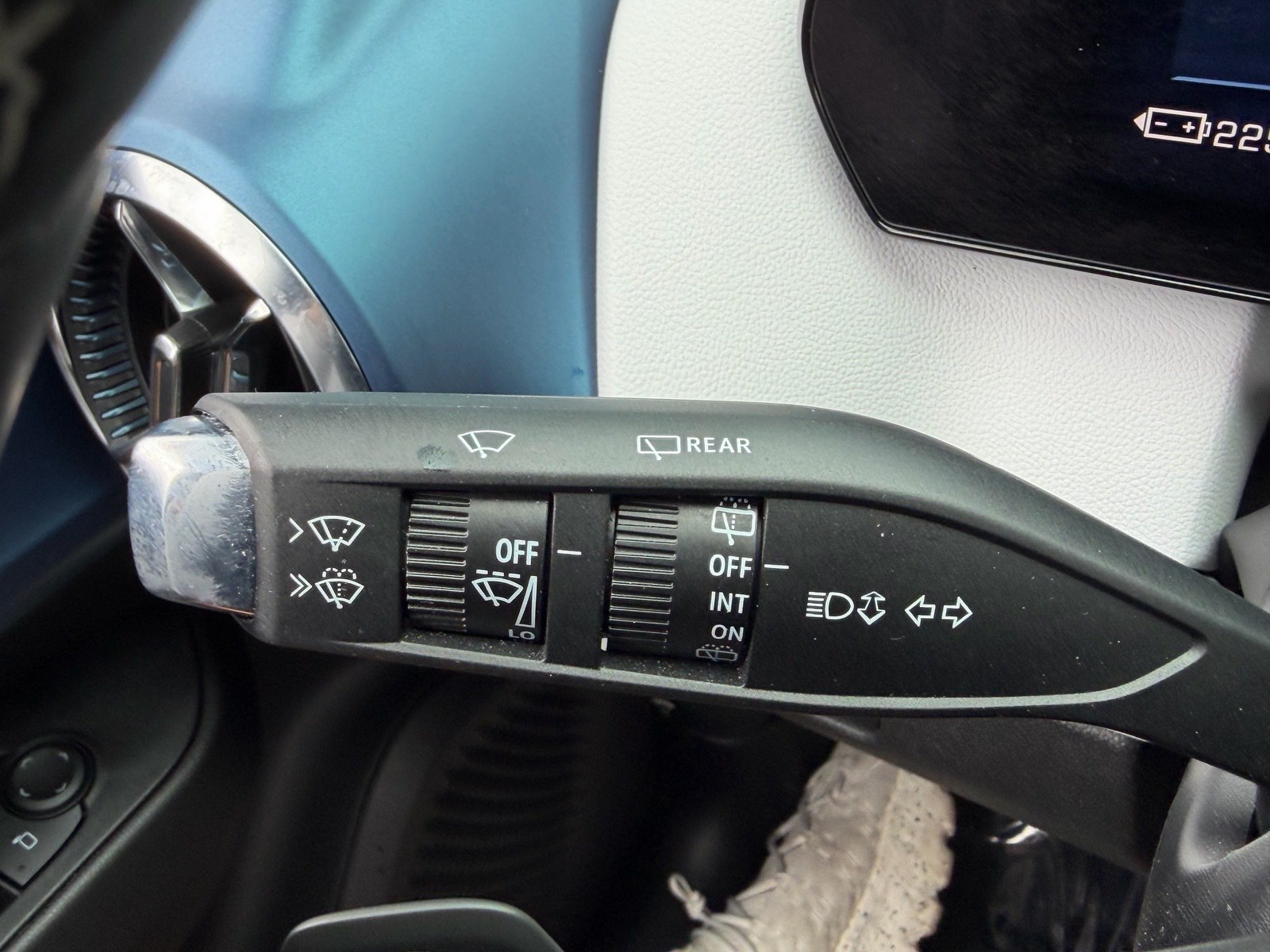 Used 2025 Chevrolet Equinox EV LT w/ Convenience Package FWD image 29