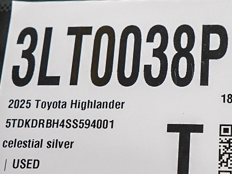 Used 2025 Toyota Highlander Limited AWD/4WD image 34