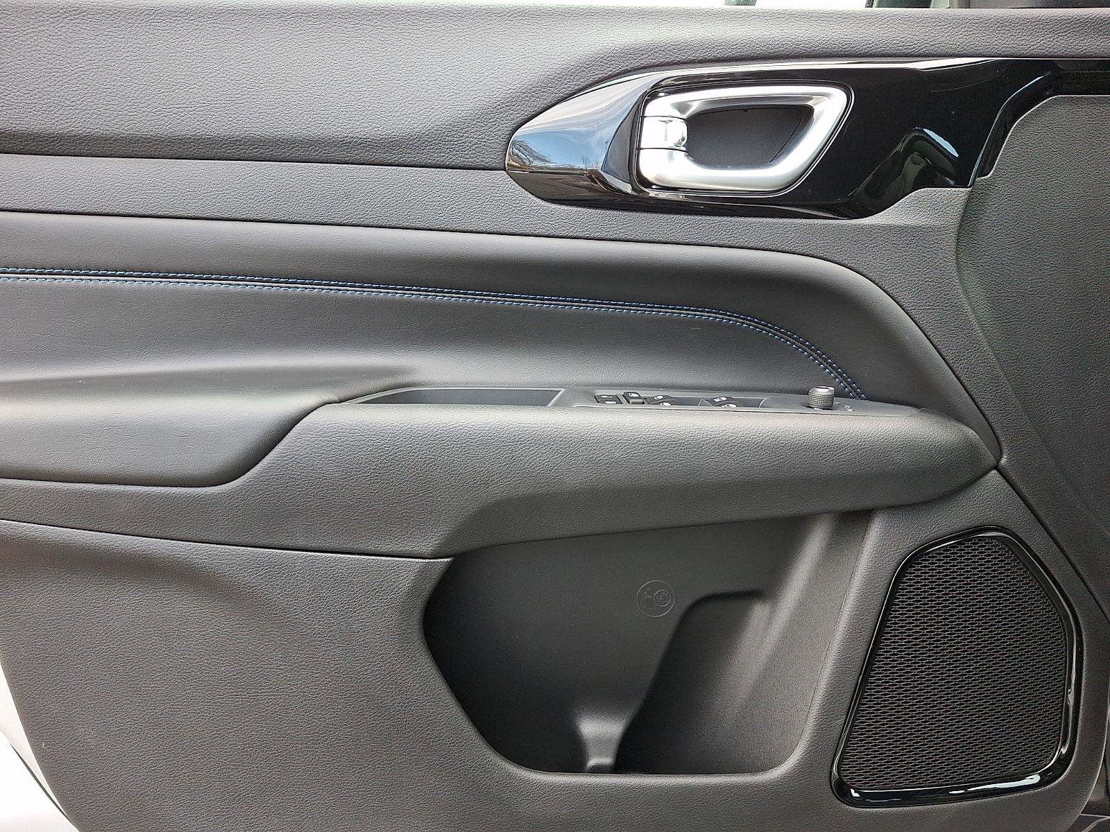 New 2026 Jeep Compass Limited image 9