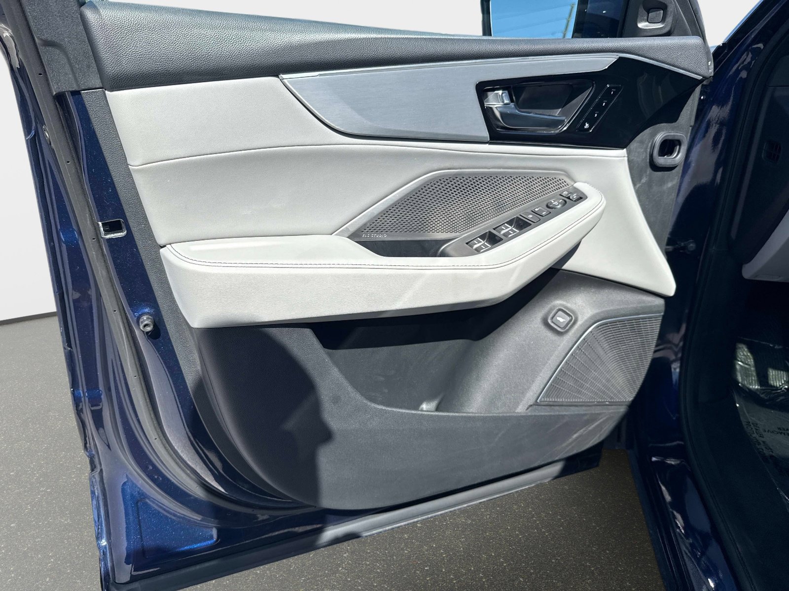 Used 2023 Acura MDX FWD w/ Technology Package image 17